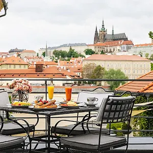 Four Seasons 5* Prague