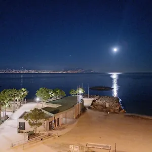 Apartment Antibes: A Nest Perched On The Sea!